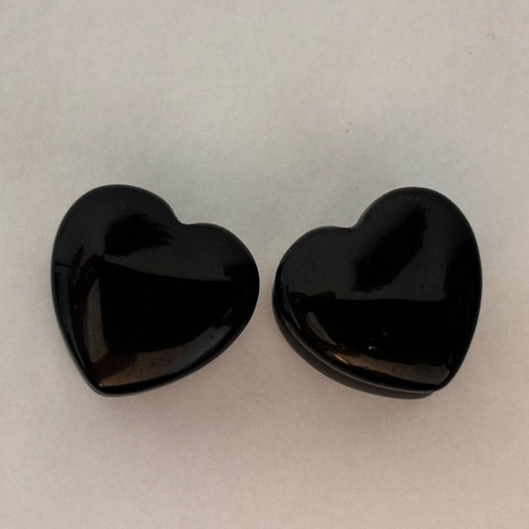 Black Onyx Heart Shaped Natural Stone Plug Gauge - Picture 4 of 4